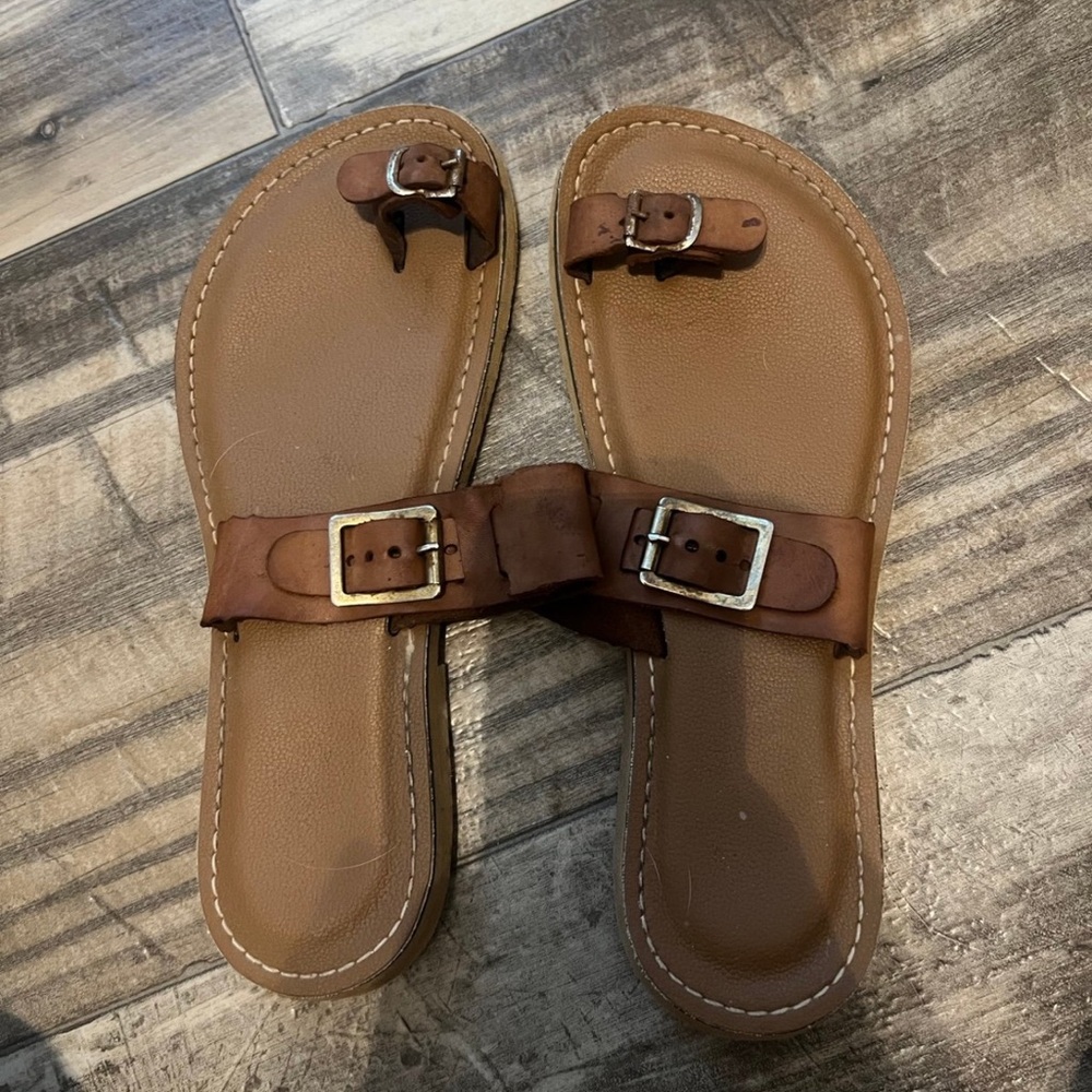 Kino’s brown leather toe ring sandals key west